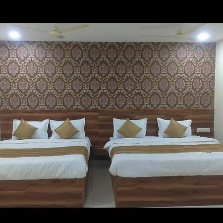 Siddi Vinayaka Hotel Hyderabad Bagian luar foto